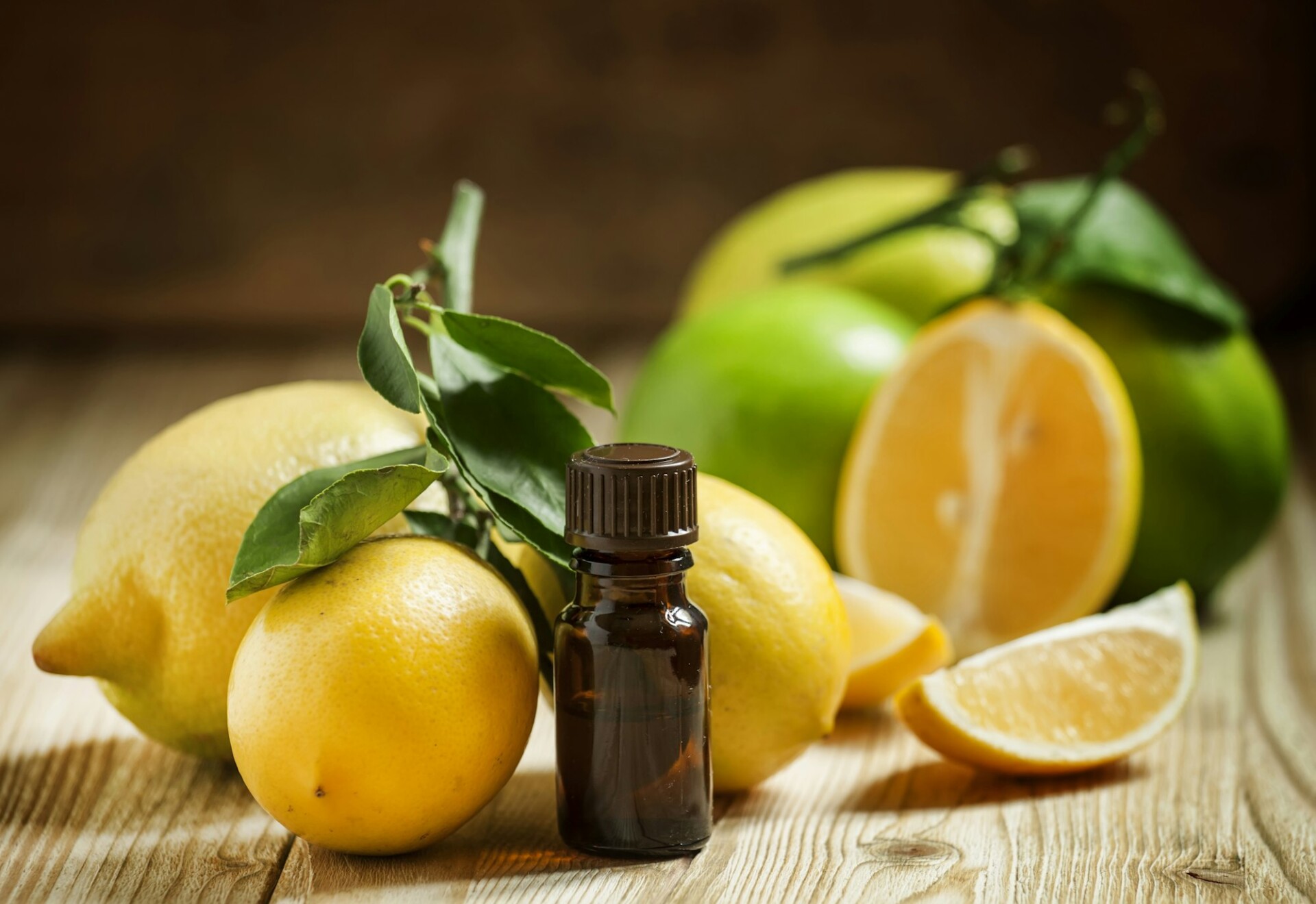 essential-oil-of-lemon-and-fresh-lemons.jpg